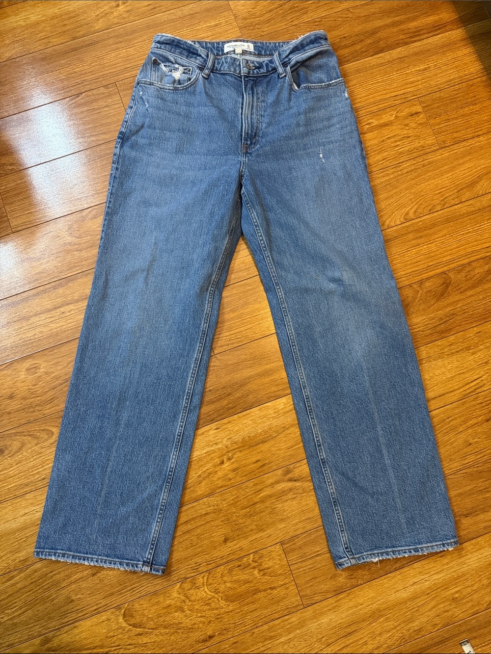 Abercrombie & Fitch High-Rise Straight 90’s Relaxed Jeans Size 10 30